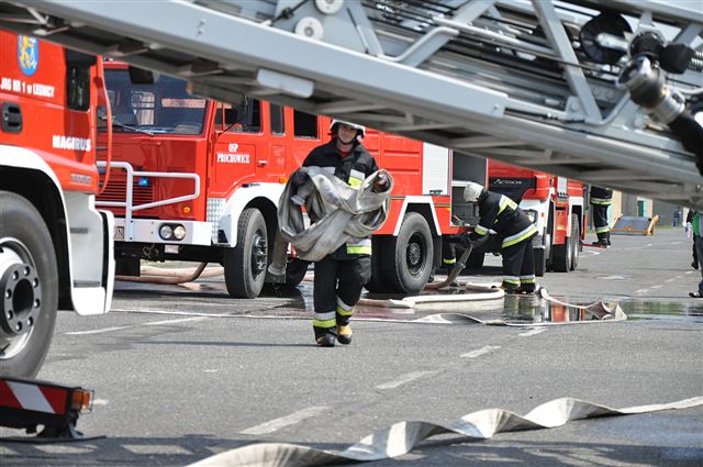 Strażacy ćwiczyli w tajemniczej bazie (2)