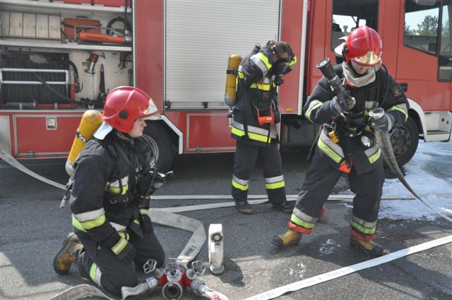 Strażacy ćwiczyli w tajemniczej bazie (2)