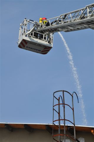 Strażacy ćwiczyli w tajemniczej bazie (1)