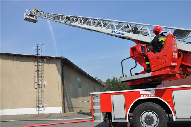 Strażacy ćwiczyli w tajemniczej bazie (1)