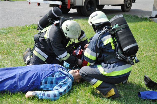 Strażacy ćwiczyli w tajemniczej bazie (1)