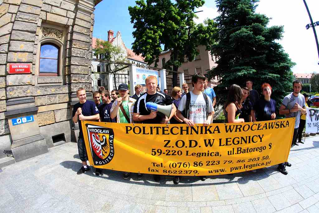 Studenci przejęli władzę w Legnicy