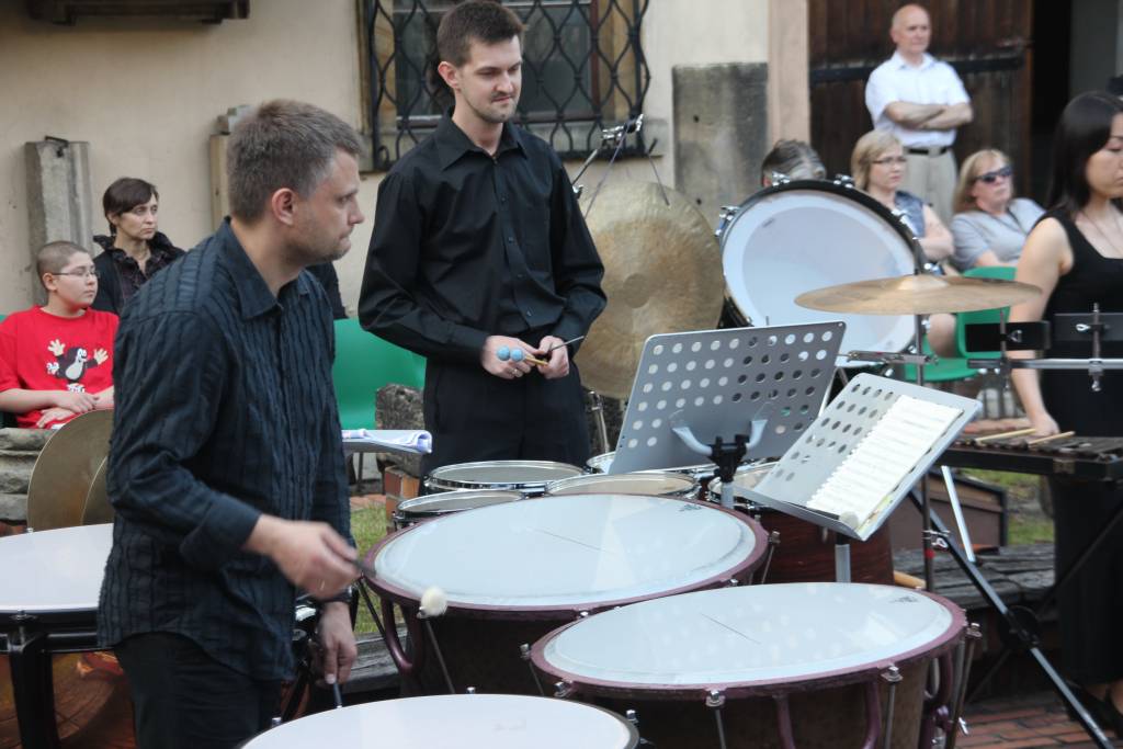STRINGS & DRUMS