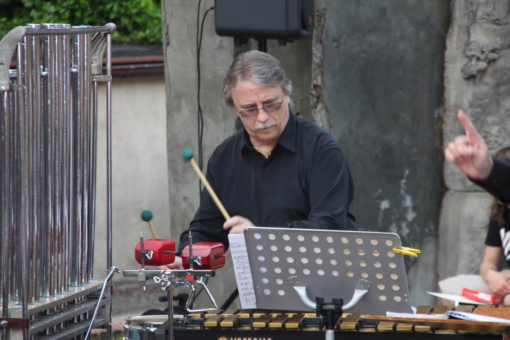 STRINGS & DRUMS