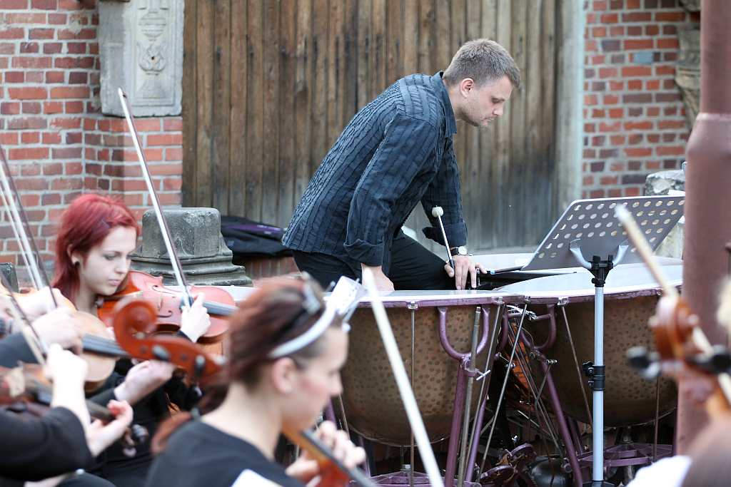 STRINGS & DRUMS