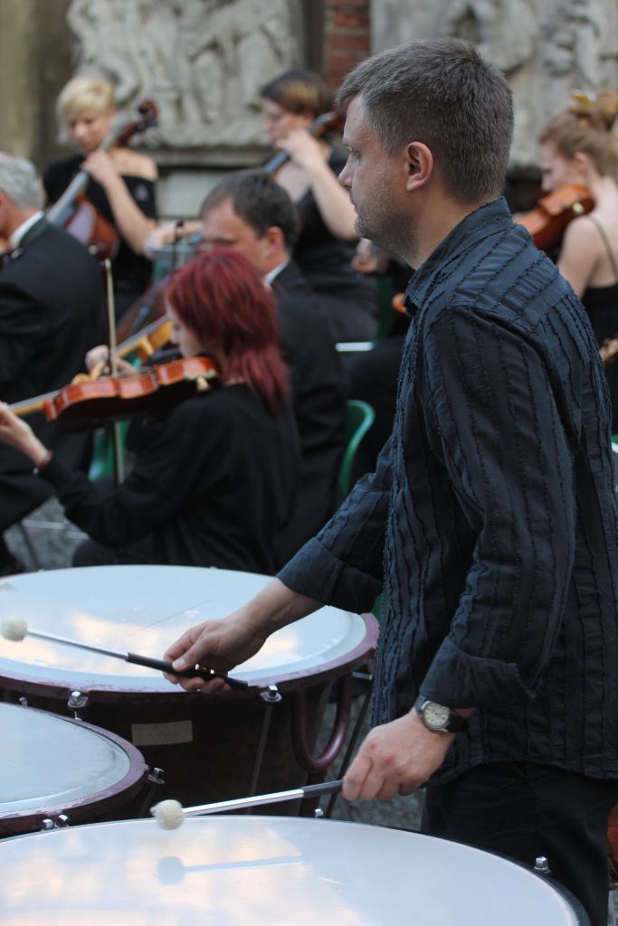 STRINGS & DRUMS