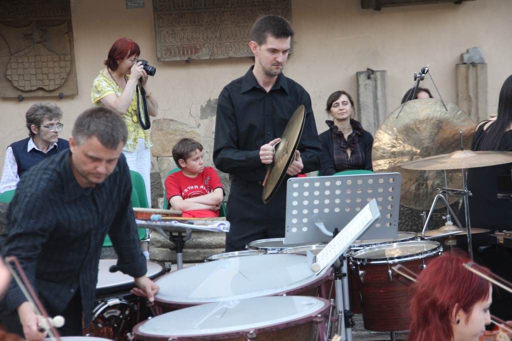STRINGS & DRUMS
