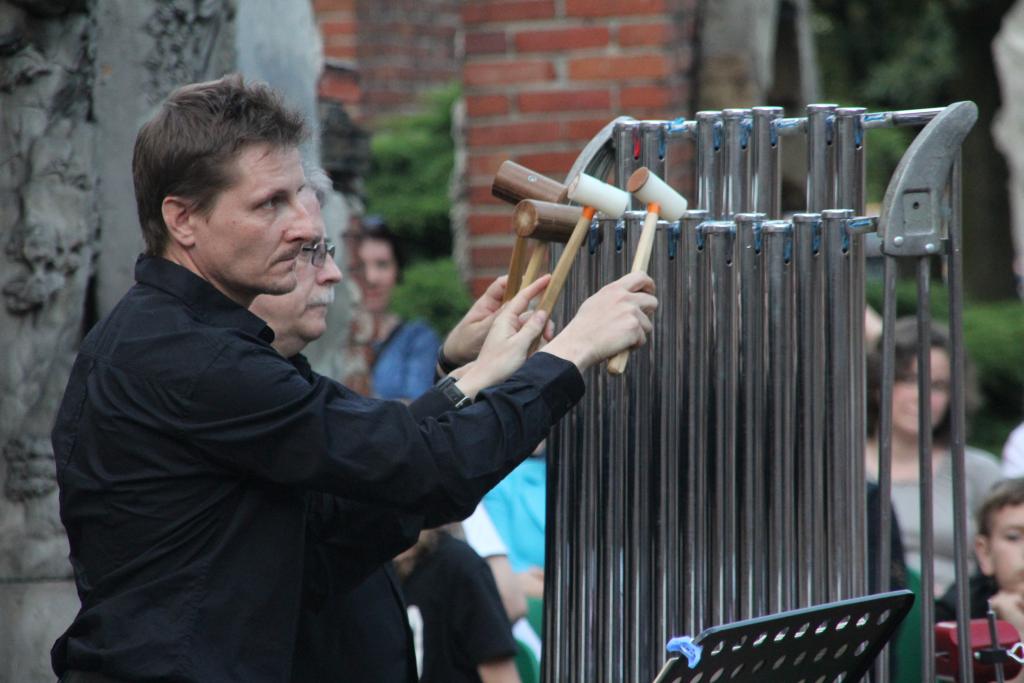 STRINGS & DRUMS