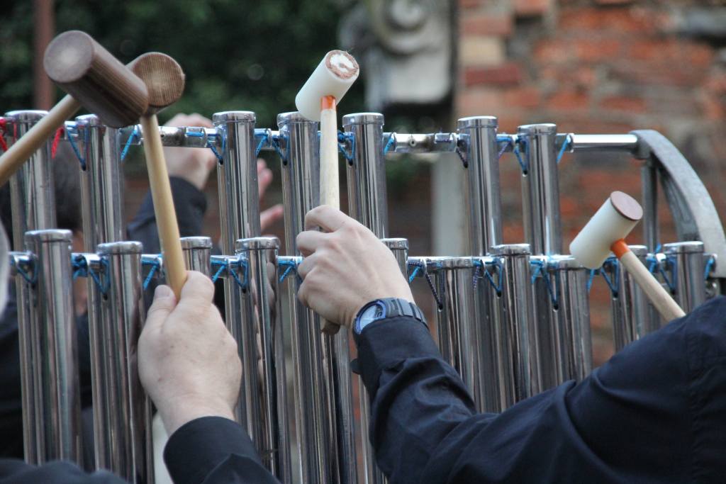 STRINGS & DRUMS