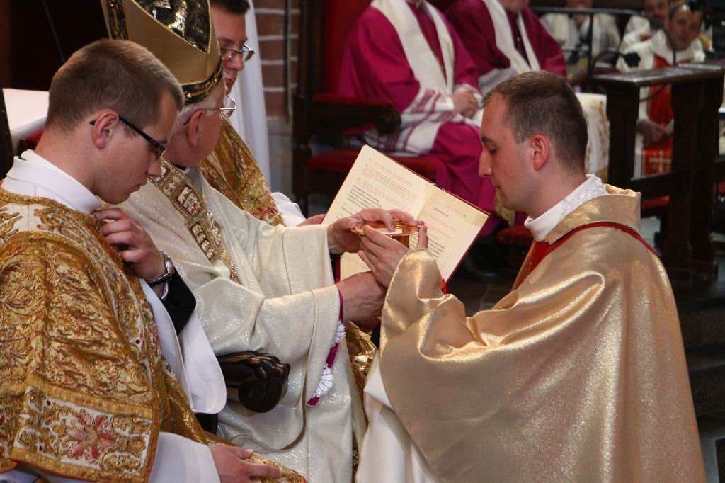Wyświęcili diakonów w legnickiej Katedrze