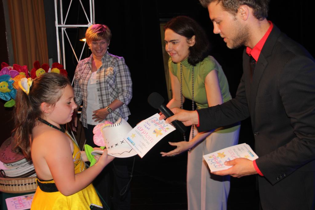 Mini playbeck show