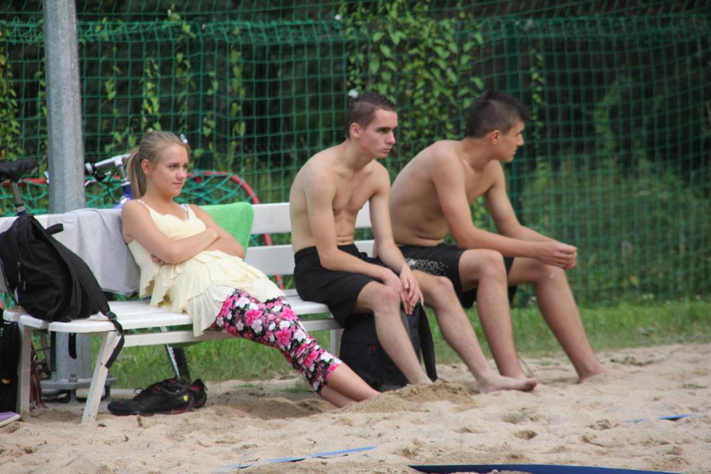 Grali w nocną siatkówkę
