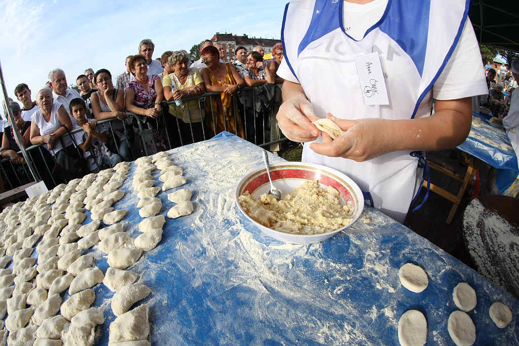 Mistrzostwa w lepieniu pierogów