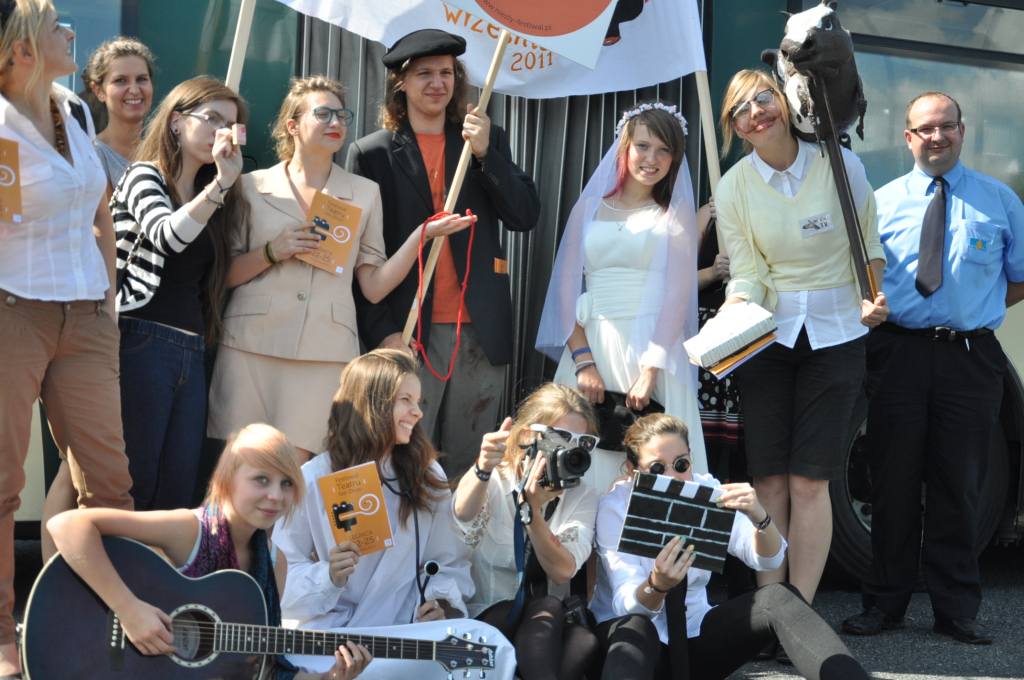 Happening w autobusie promujący Festiwal Teatru Nie-Złego