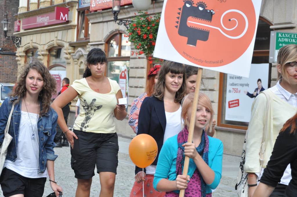 Happening w Rynku promujący Festiwal Teatru Nie-Złego
