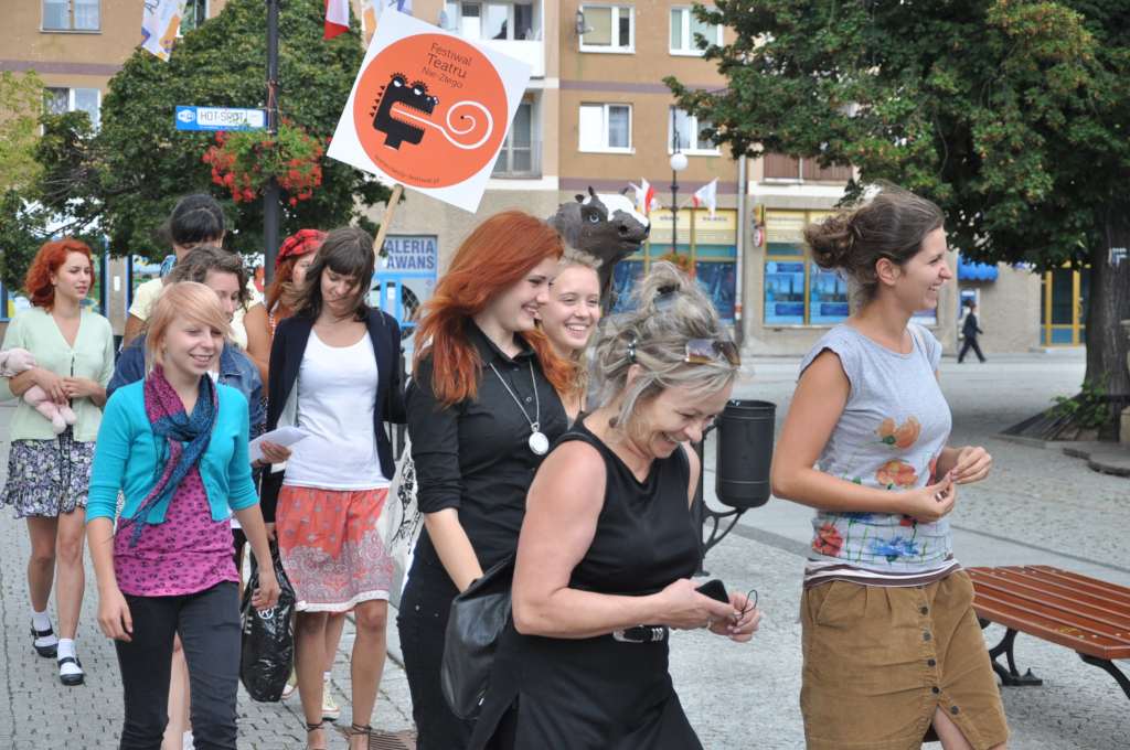 Happening w Rynku promujący Festiwal Teatru Nie-Złego