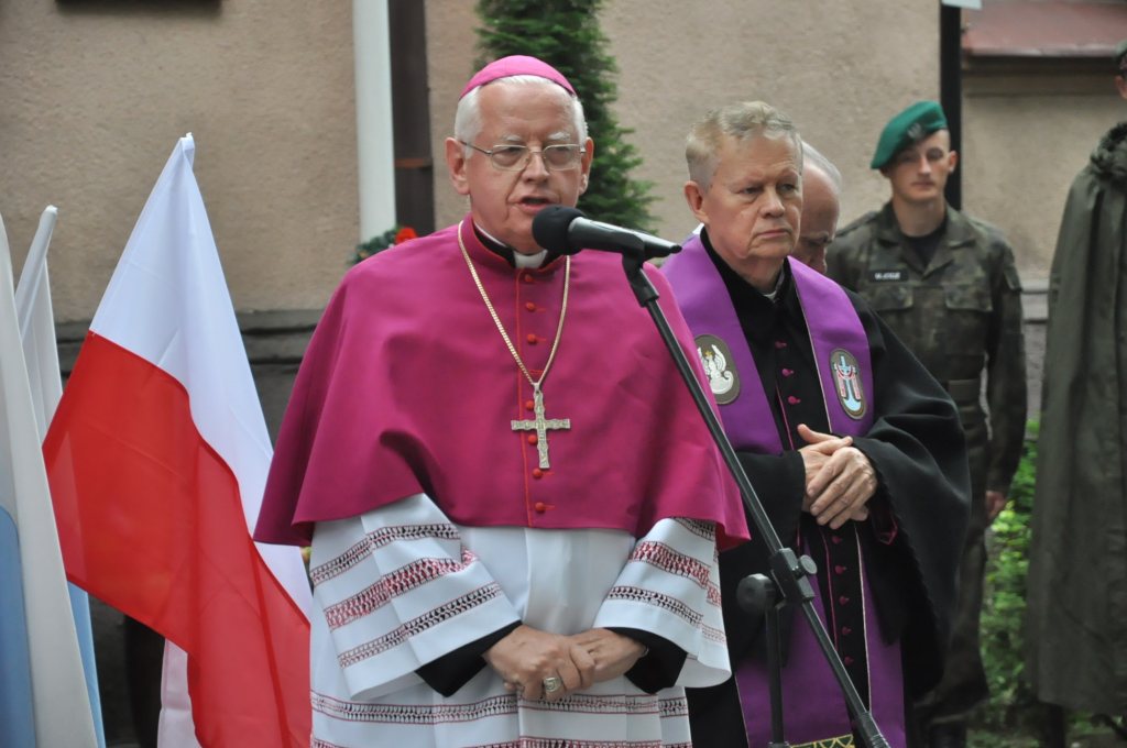 Złożyli kwiaty ku pamięci pomordowanych