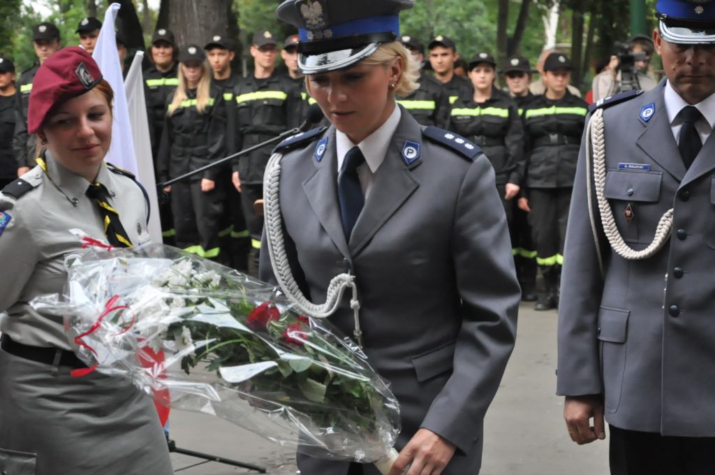 Złożyli kwiaty ku pamięci pomordowanych
