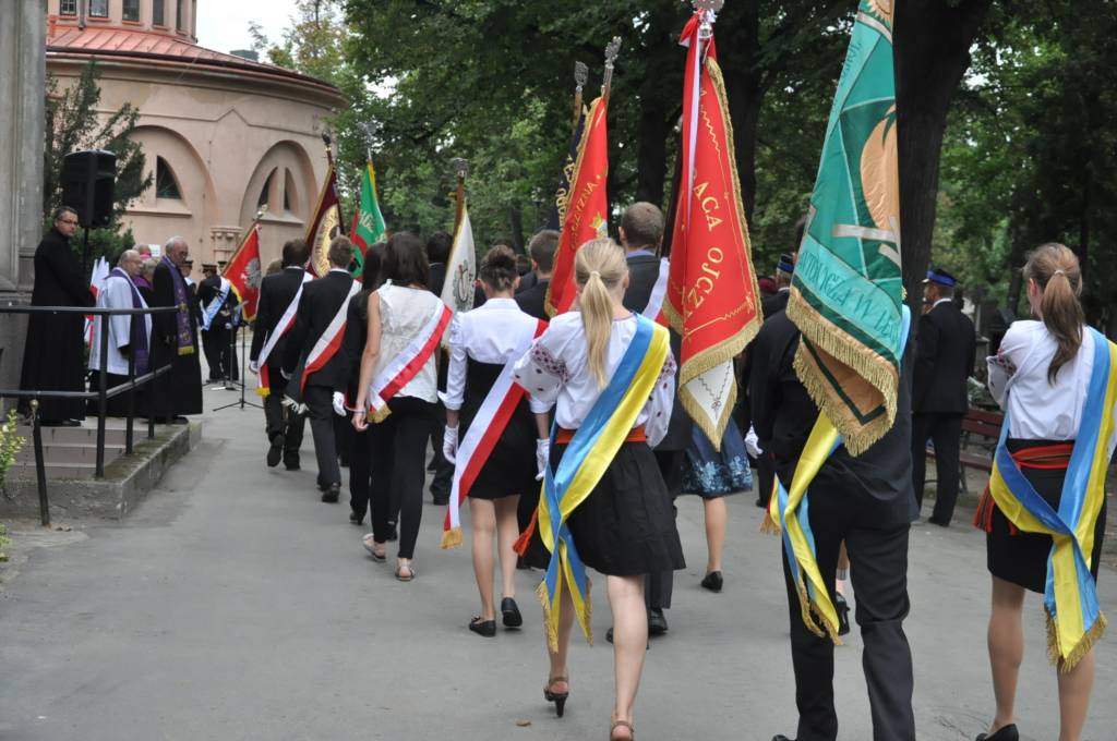 Złożyli kwiaty ku pamięci pomordowanych