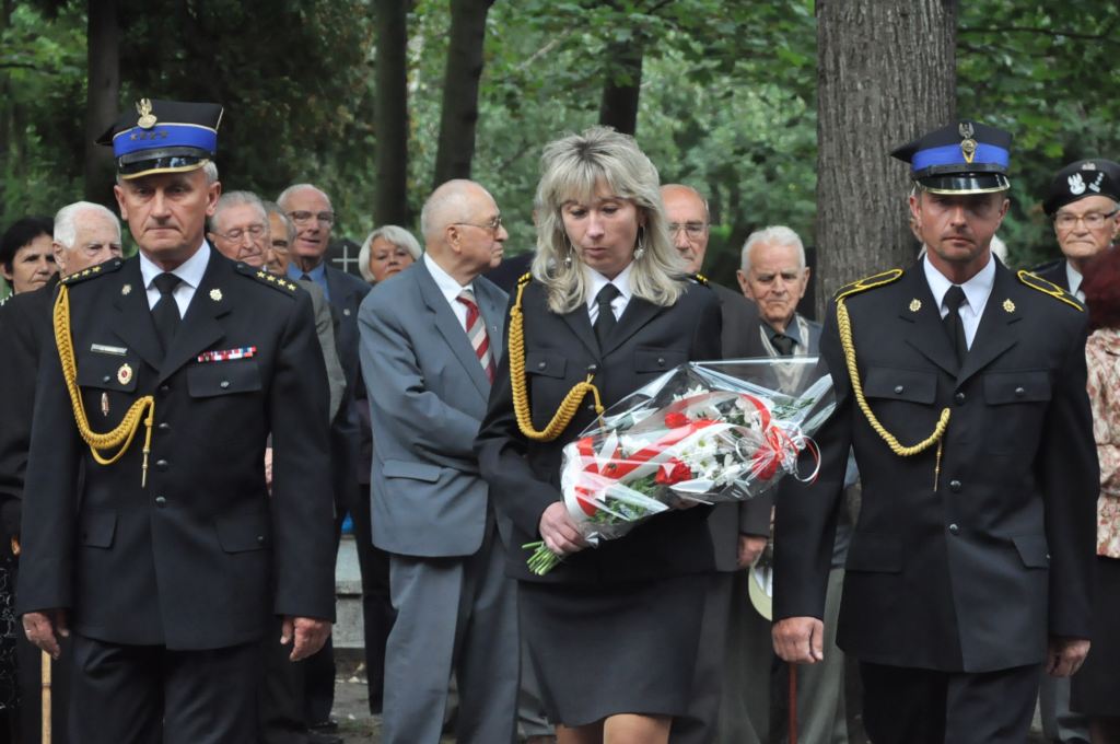 Złożyli kwiaty ku pamięci pomordowanych