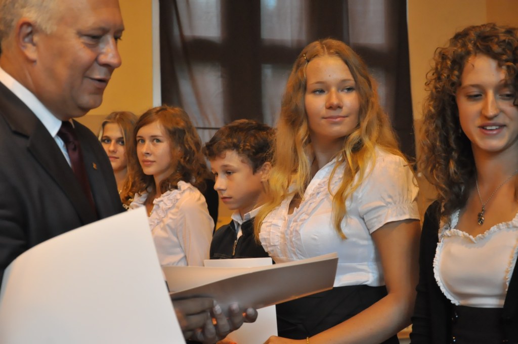 Sześćdziesięciu dziewięciu uczniów legnickich szkół dostało stypendia