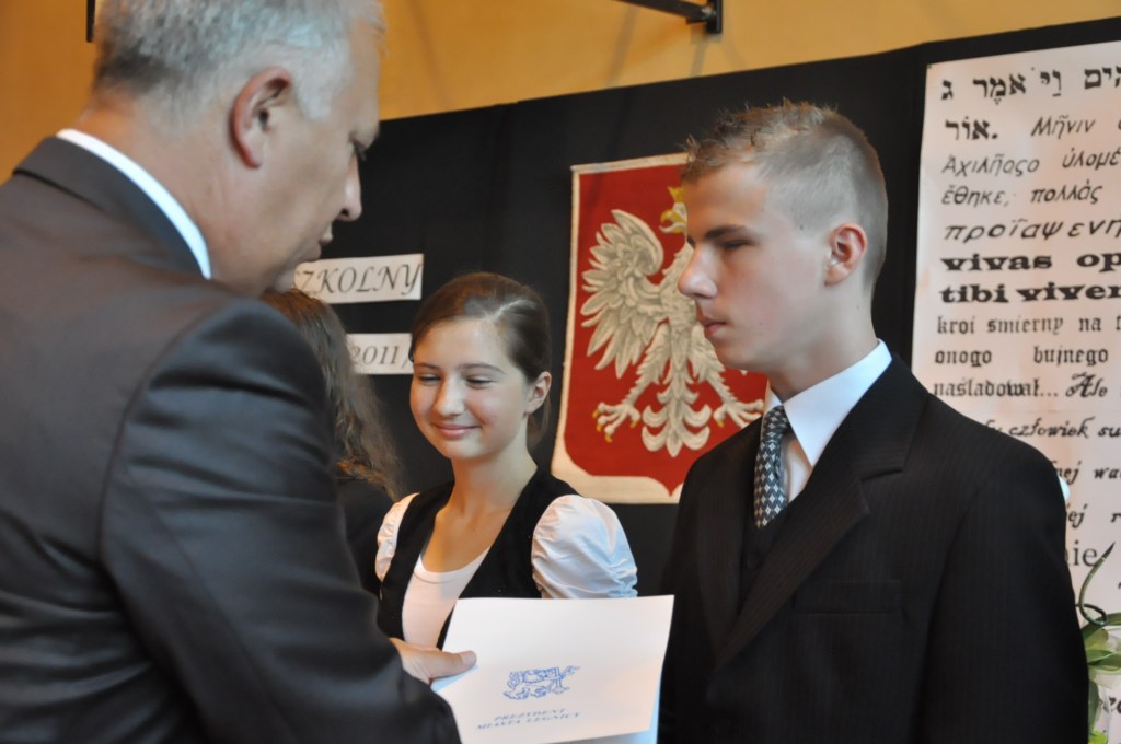 Sześćdziesięciu dziewięciu uczniów legnickich szkół dostało stypendia