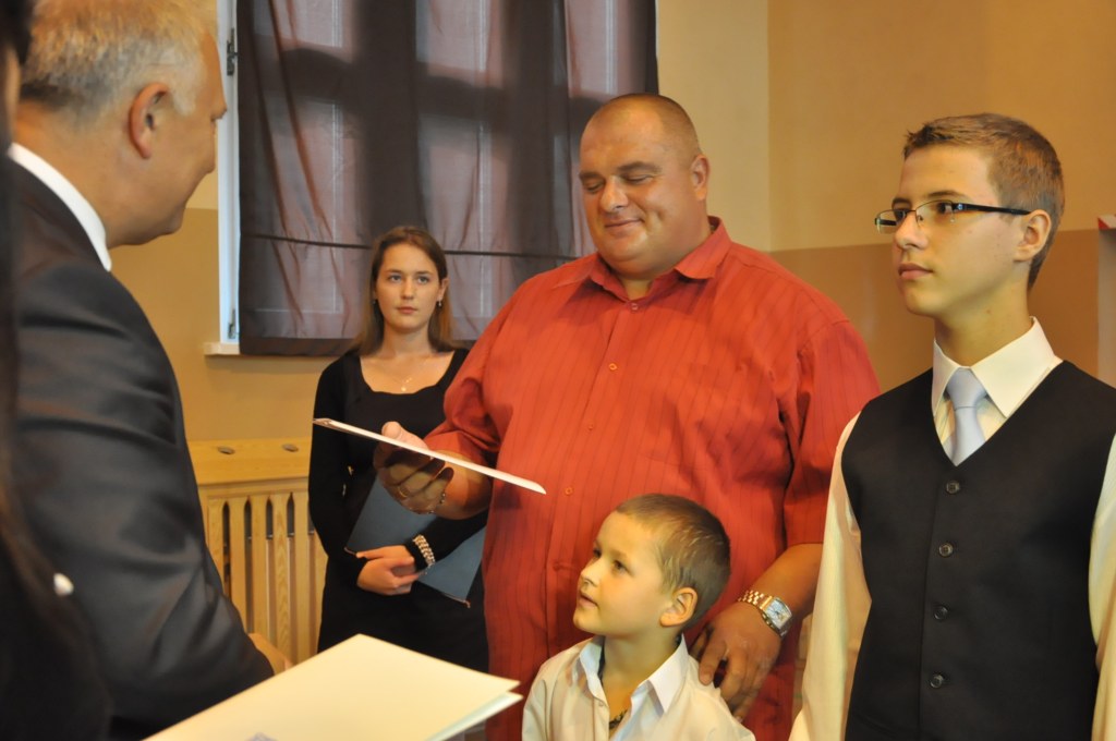 Sześćdziesięciu dziewięciu uczniów legnickich szkół dostało stypendia