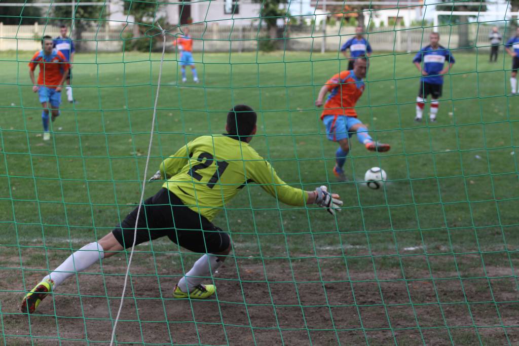 KS Legnickie Pole - Błękitni 7:4