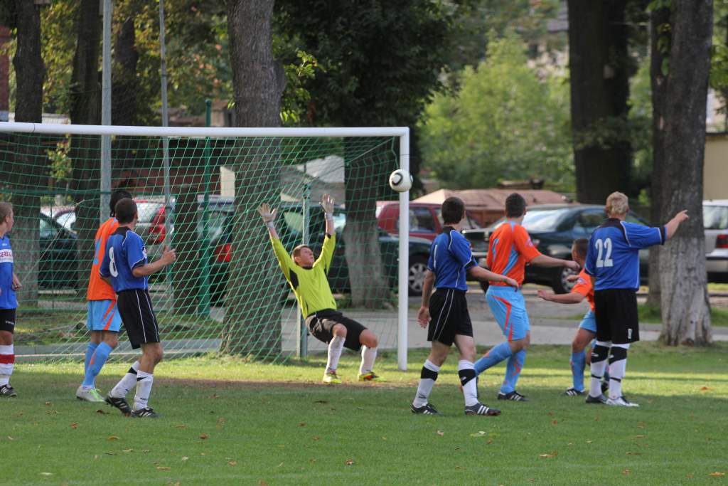 KS Legnickie Pole - Błękitni 7:4