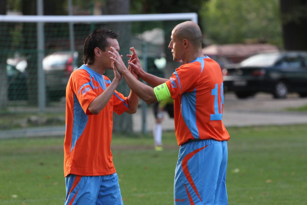 KS Legnickie Pole - Błękitni 7:4