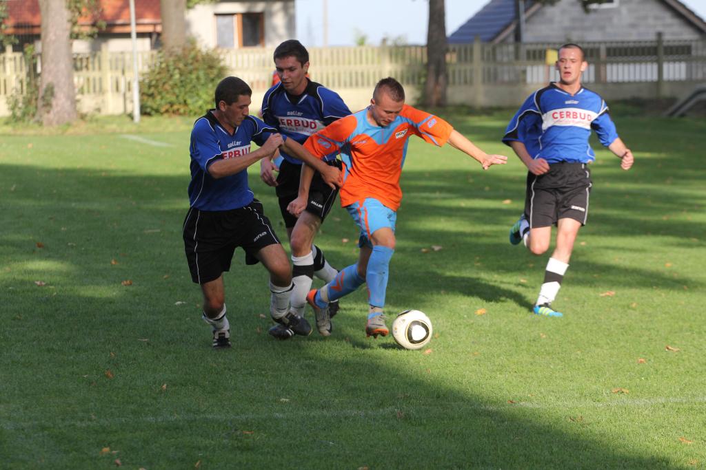KS Legnickie Pole - Błękitni 7:4