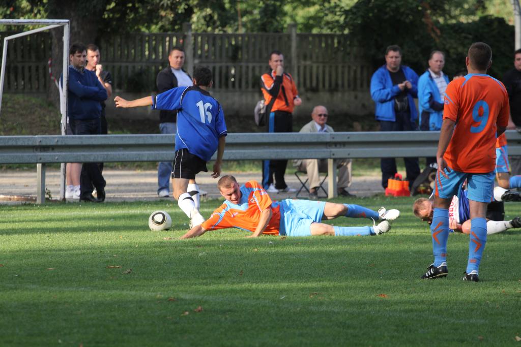 KS Legnickie Pole - Błękitni 7:4