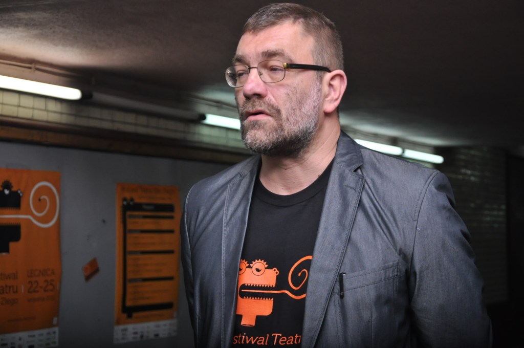Teatr Nie - Zły na dworcu