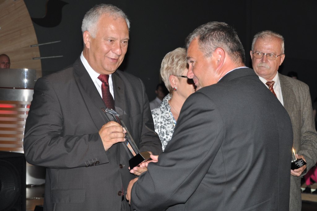 Prezydent wręczył statuetki i dyplomy