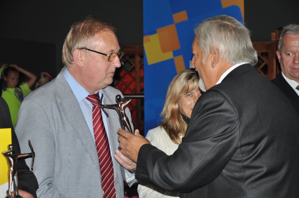 Prezydent wręczył statuetki i dyplomy