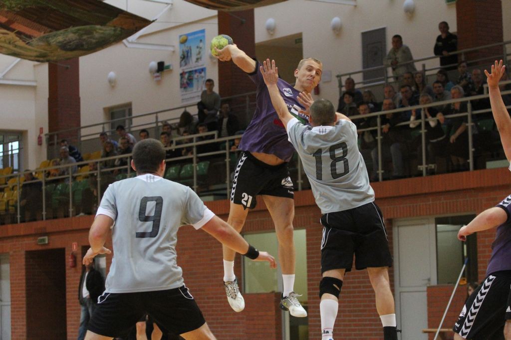 Siódemka wygrywa na inaugurację