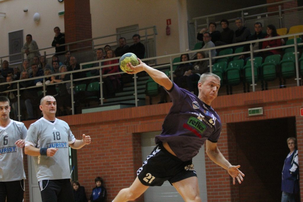 Siódemka wygrywa na inaugurację