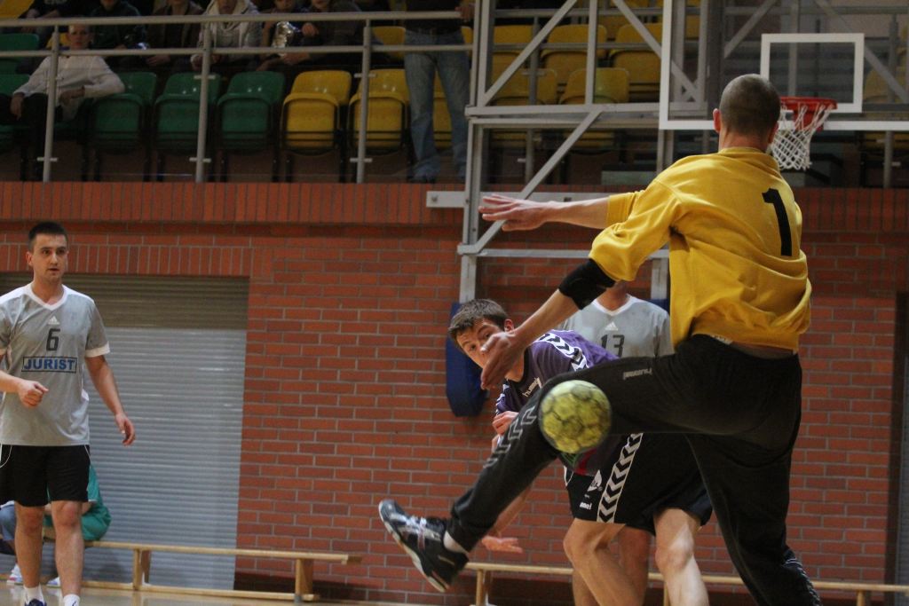 Siódemka wygrywa na inaugurację