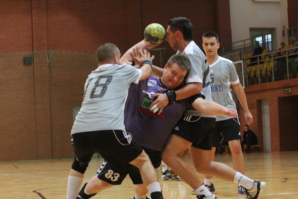 Siódemka wygrywa na inaugurację