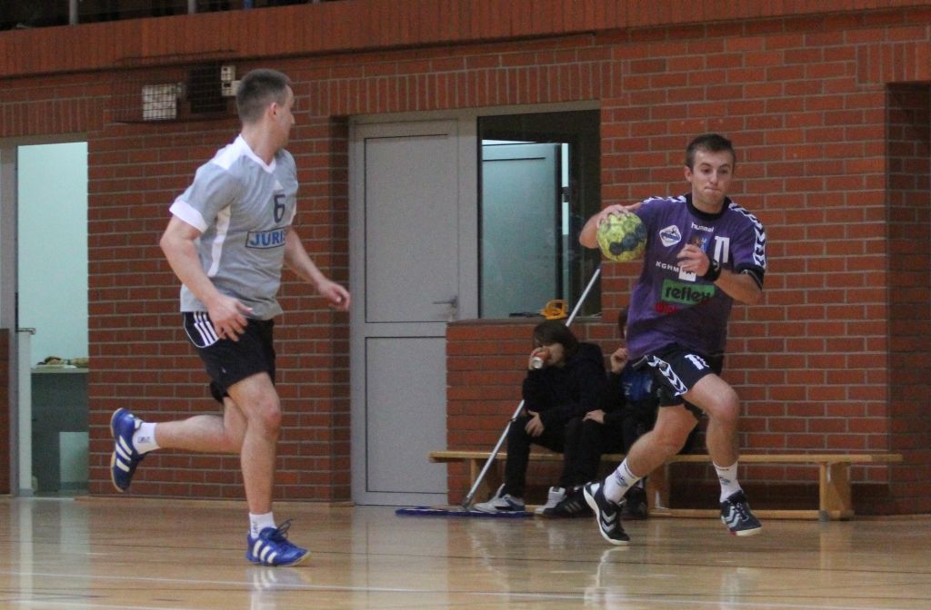 Siódemka wygrywa na inaugurację