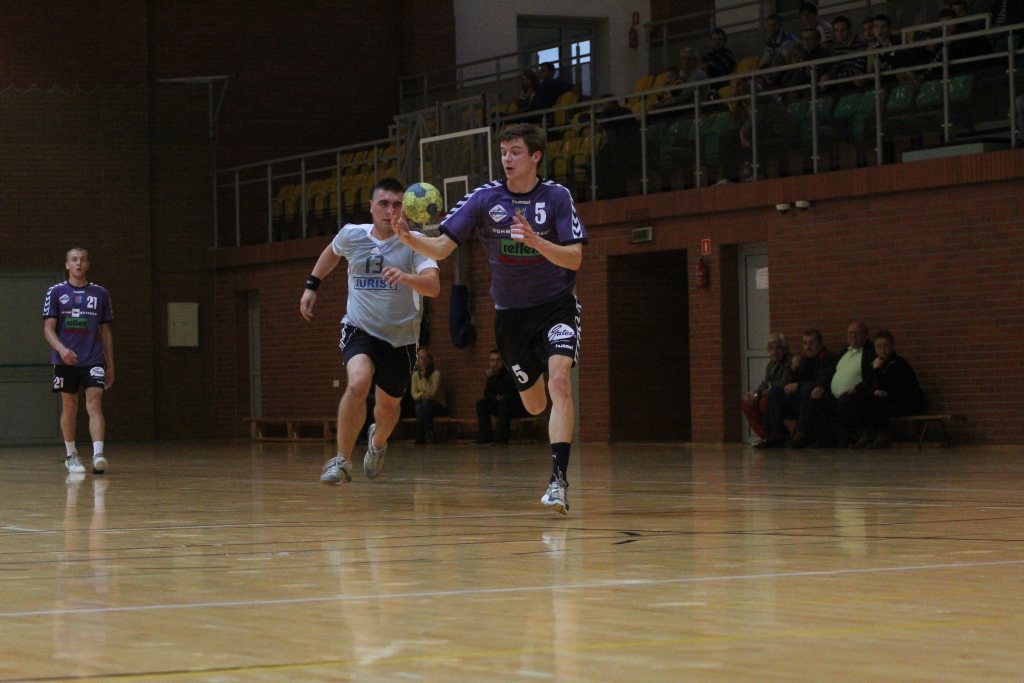 Siódemka wygrywa na inaugurację