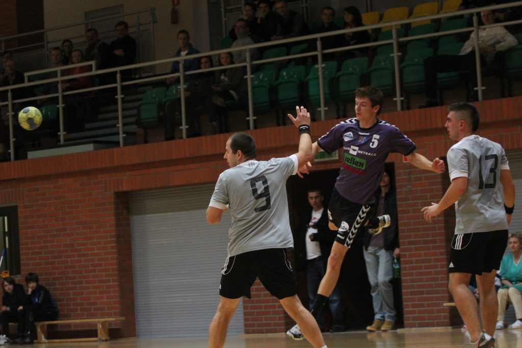 Siódemka wygrywa na inaugurację