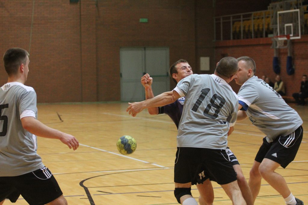 Siódemka wygrywa na inaugurację