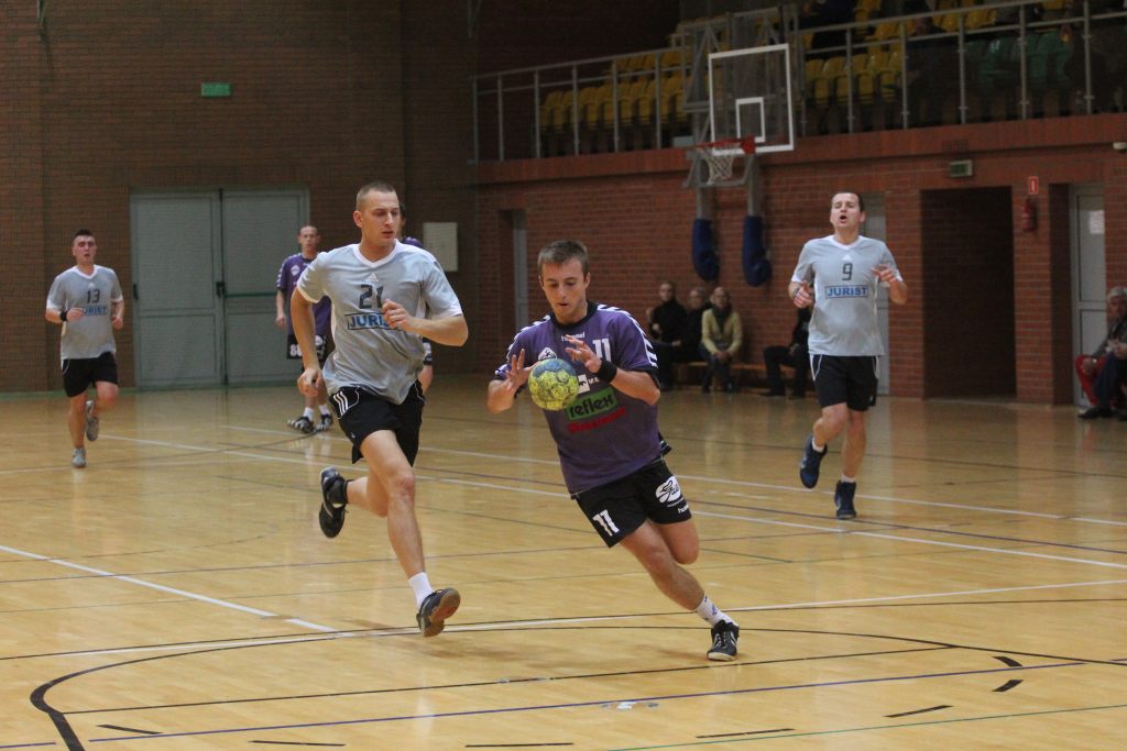 Siódemka wygrywa na inaugurację