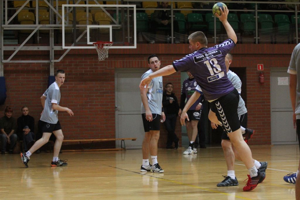 Siódemka wygrywa na inaugurację