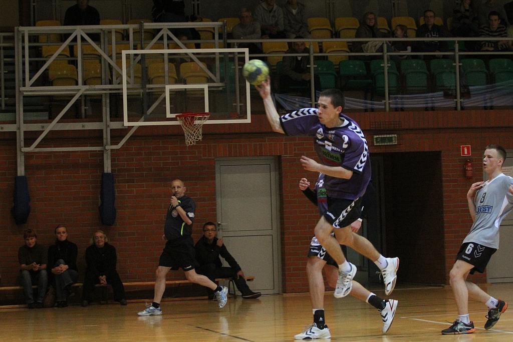 Siódemka wygrywa na inaugurację