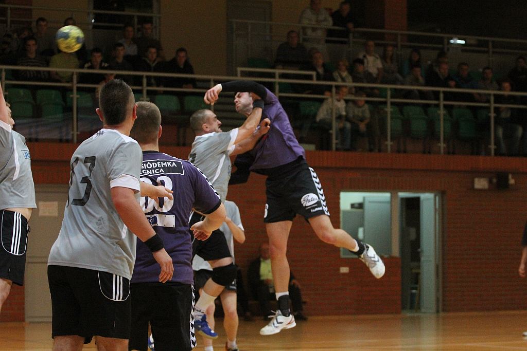 Siódemka wygrywa na inaugurację