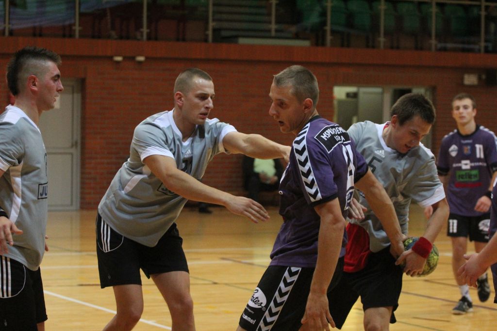 Siódemka wygrywa na inaugurację