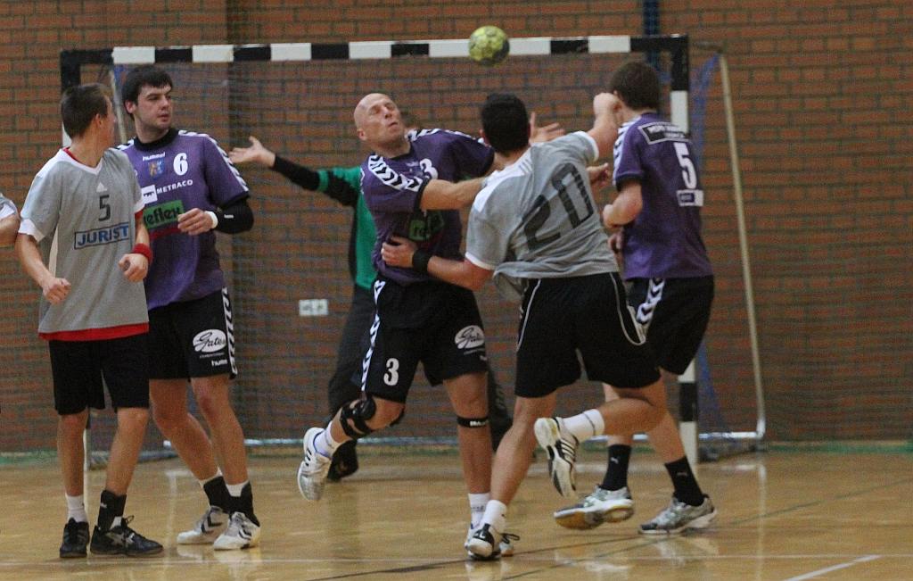 Siódemka wygrywa na inaugurację