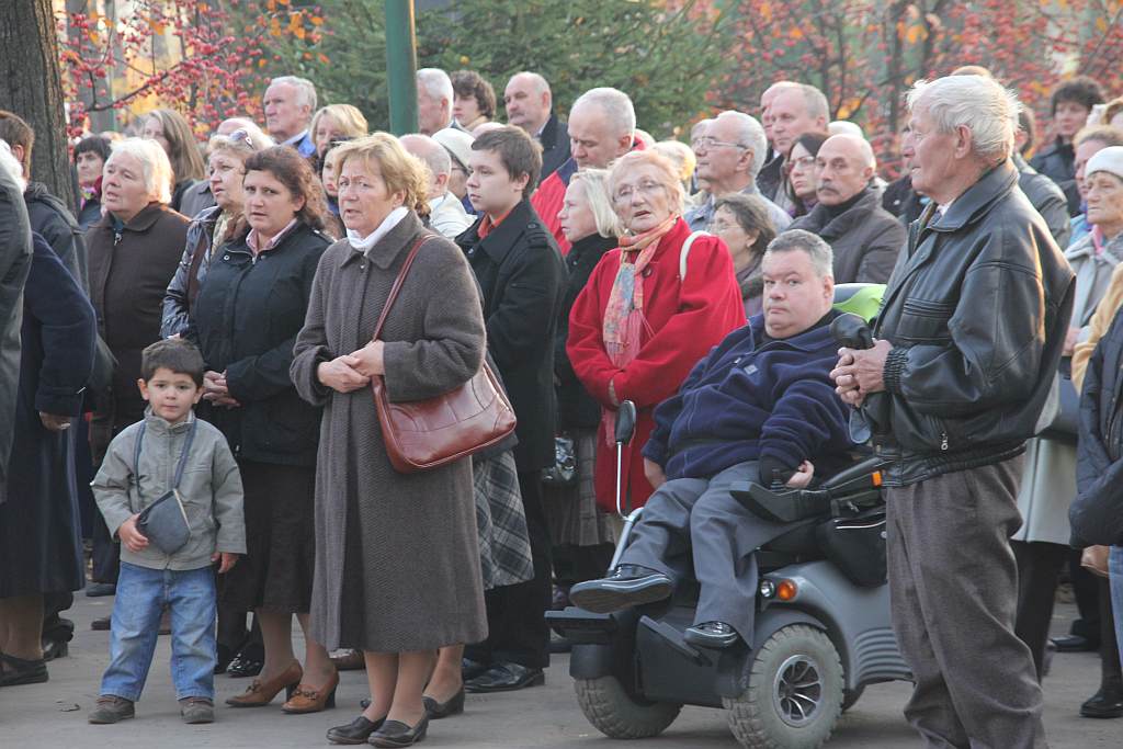 Msza święta na cmentarzu